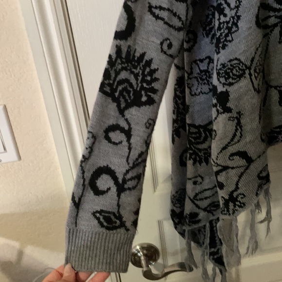 Grey floral sweater - Picture 3 of 3